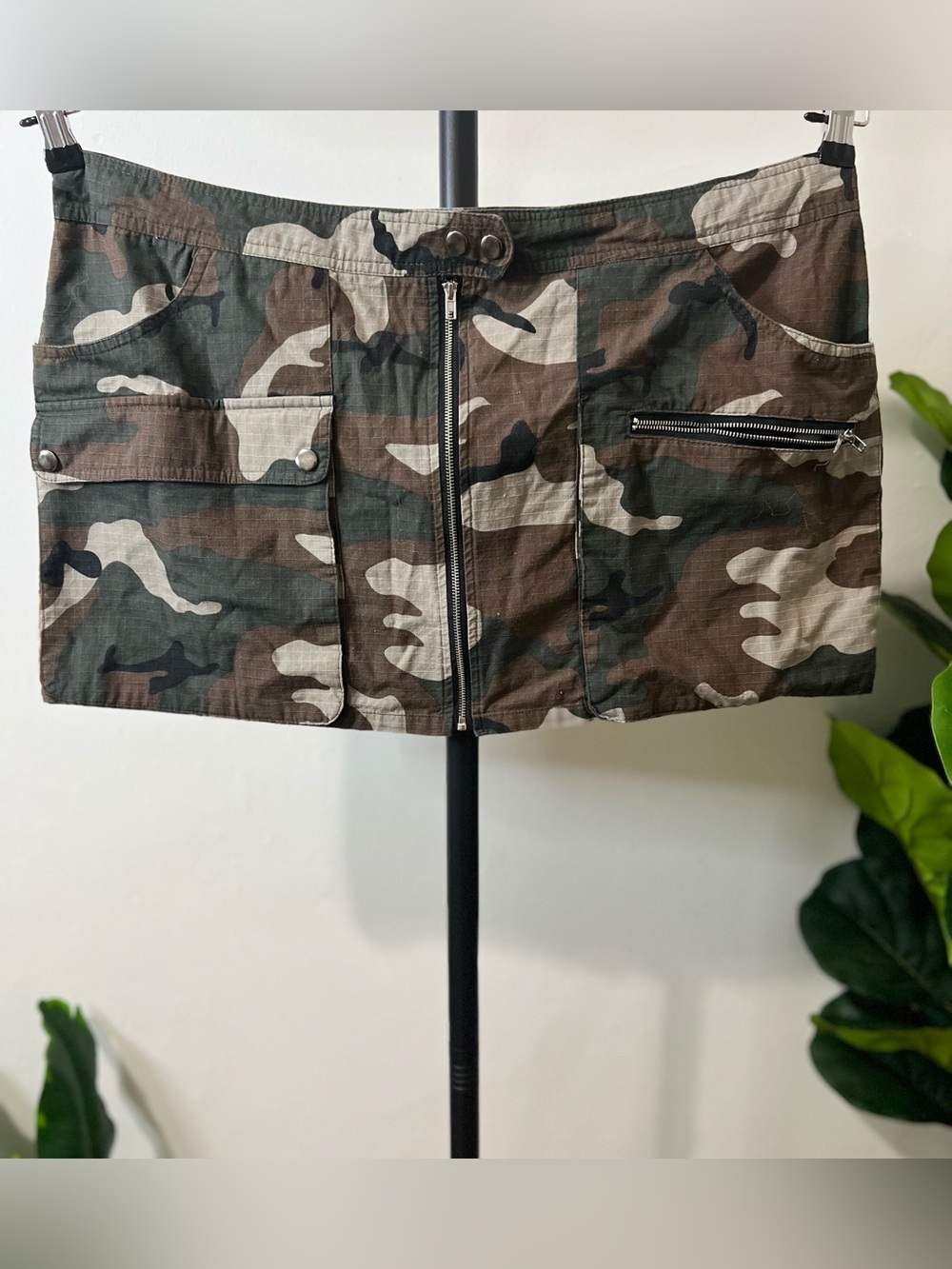 Y2K Camo Cargo Mini Skirt Utility Zip Front Low Rise Streetwear Size 1X/16